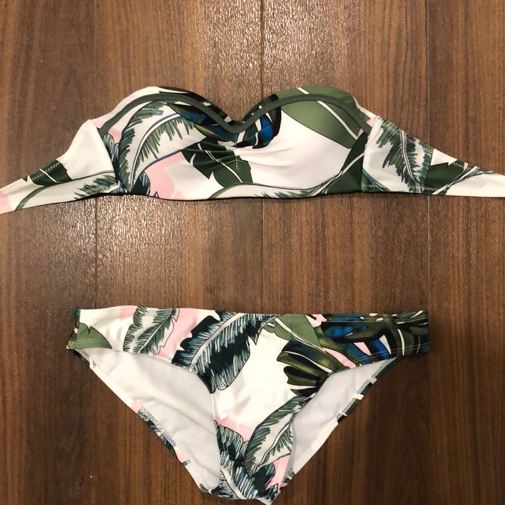 Tropical strapless bikini